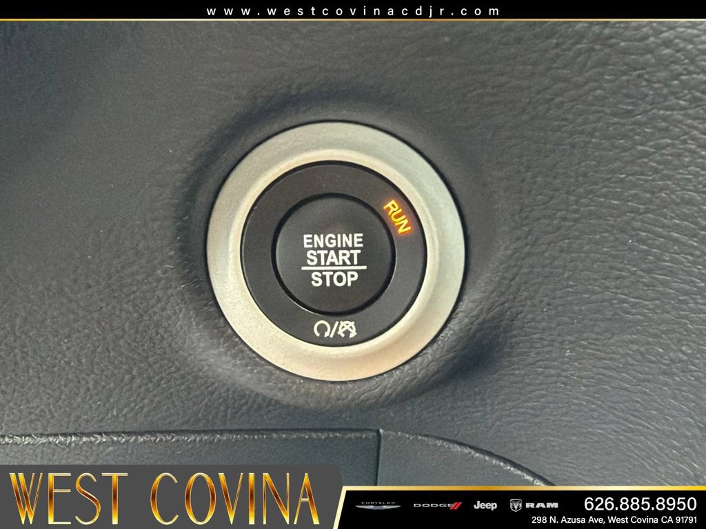 Used 2023 Chrysler Pacifica Pinnacle FWD image 32