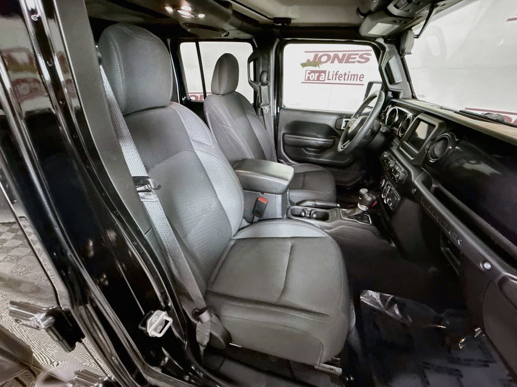 Used 2022 Jeep Wrangler Unlimited Sport AWD/4WD image 29