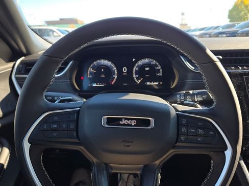 New 2025 Jeep Grand Cherokee Laredo X w/ Luxury Tech Group I image 35