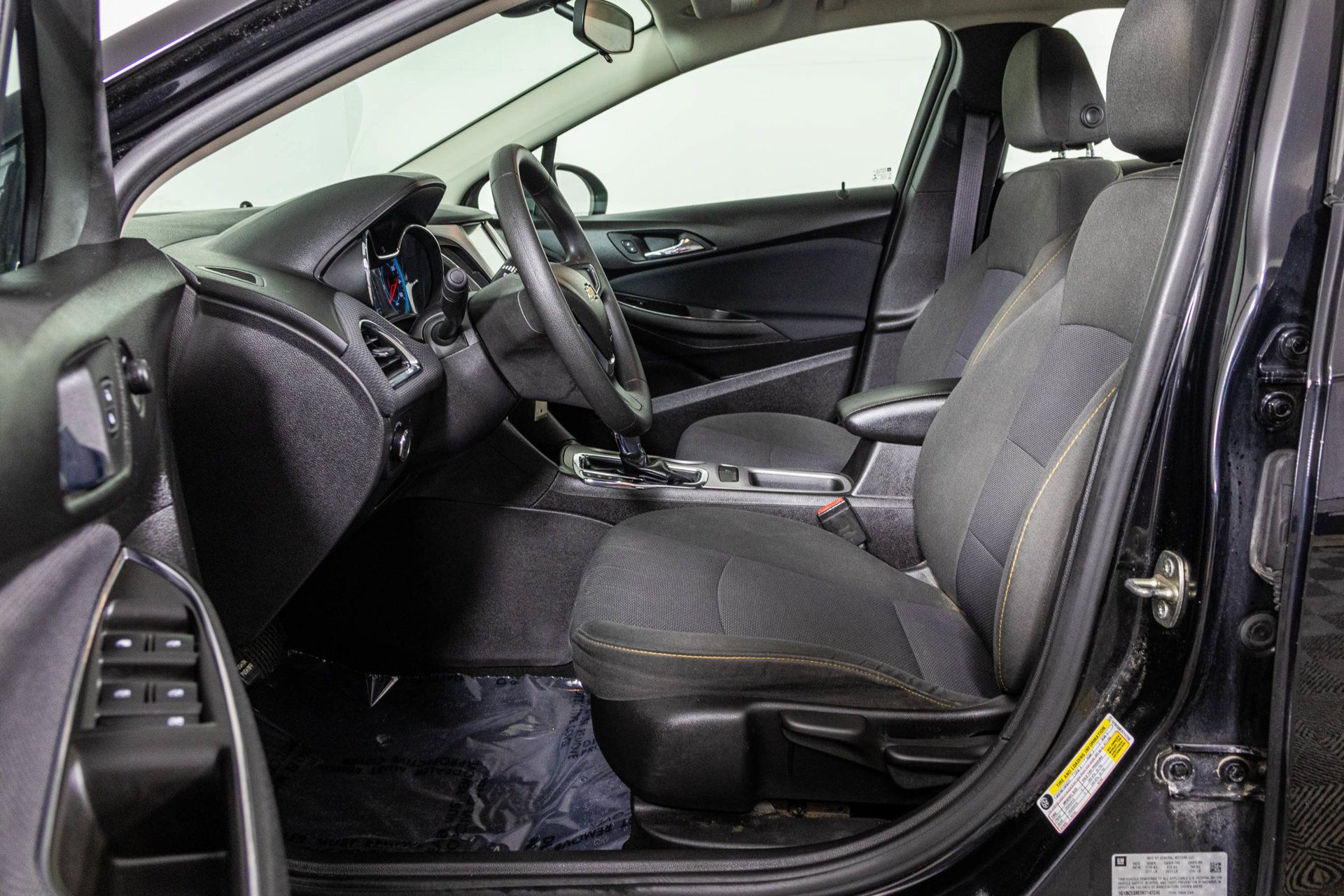 Used 2017 Chevrolet Cruze LS FWD image 20