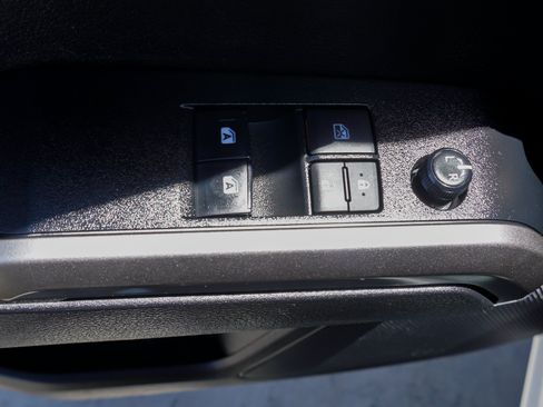 Used 2023 Toyota Tacoma SR5 AWD/4WD image 19