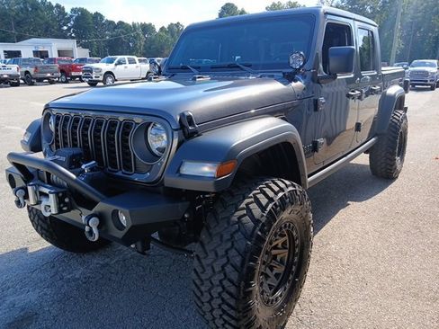 Used 2025 Jeep Gladiator Sport image 13