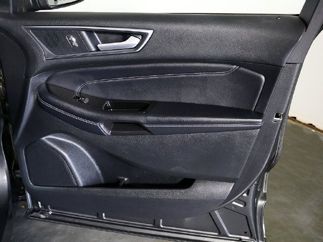 Used 2018 Ford Edge Titanium w/ Equipment Group 302A AWD/4WD image 34