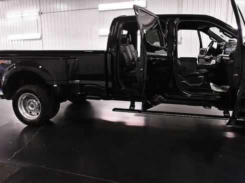 Used 2025 Ford F450 Platinum w/ FX4 Off-Road Package AWD/4WD image 34
