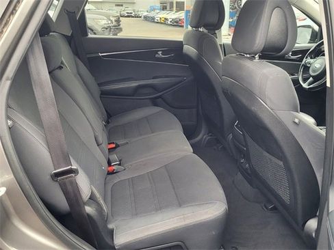 Used 2016 Kia Sorento LX w/ LX Convenience Package image 26