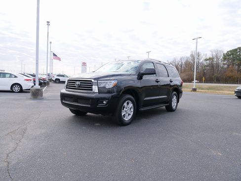 Used 2022 Toyota Sequoia SR5 image 8