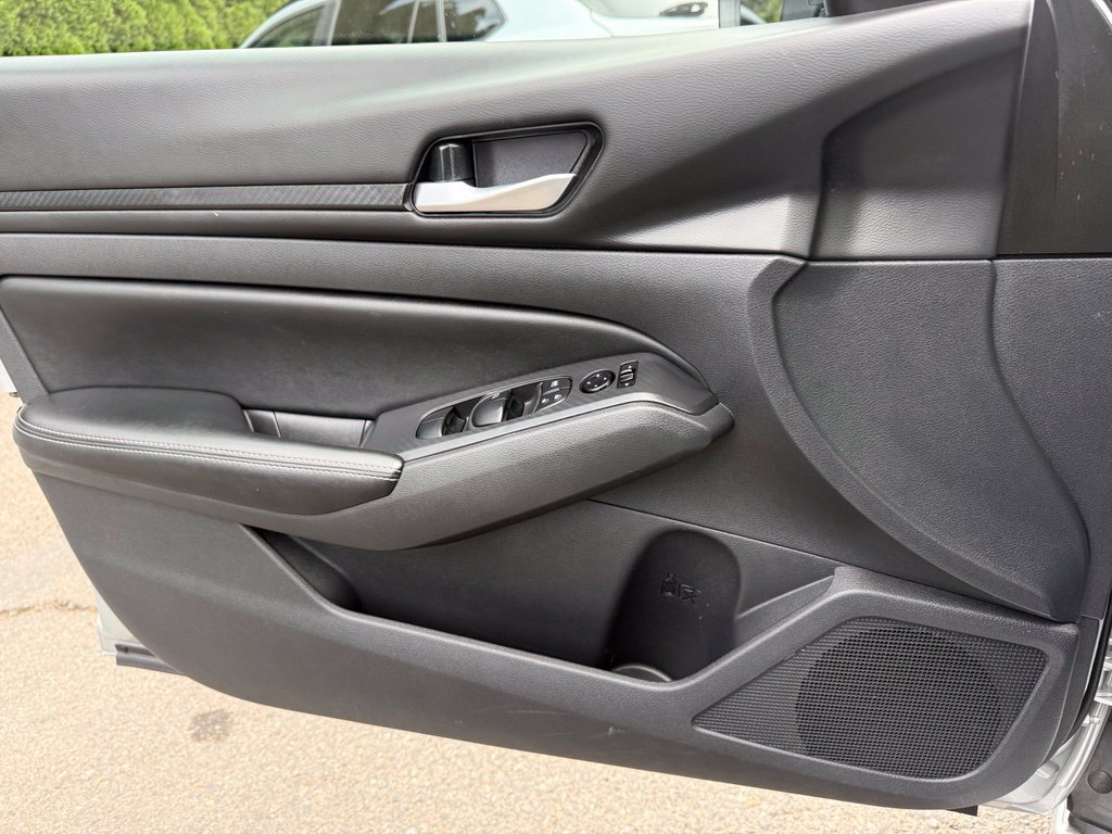 Used 2025 Nissan Altima 2.5 SV FWD image 18