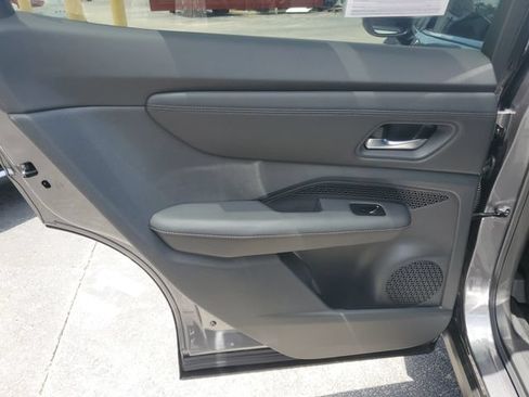 Used 2023 Nissan Ariya FWD image 9