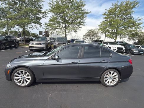 Used 2018 BMW 320i xDrive Sedan w/ Convenience Package AWD/4WD image 2