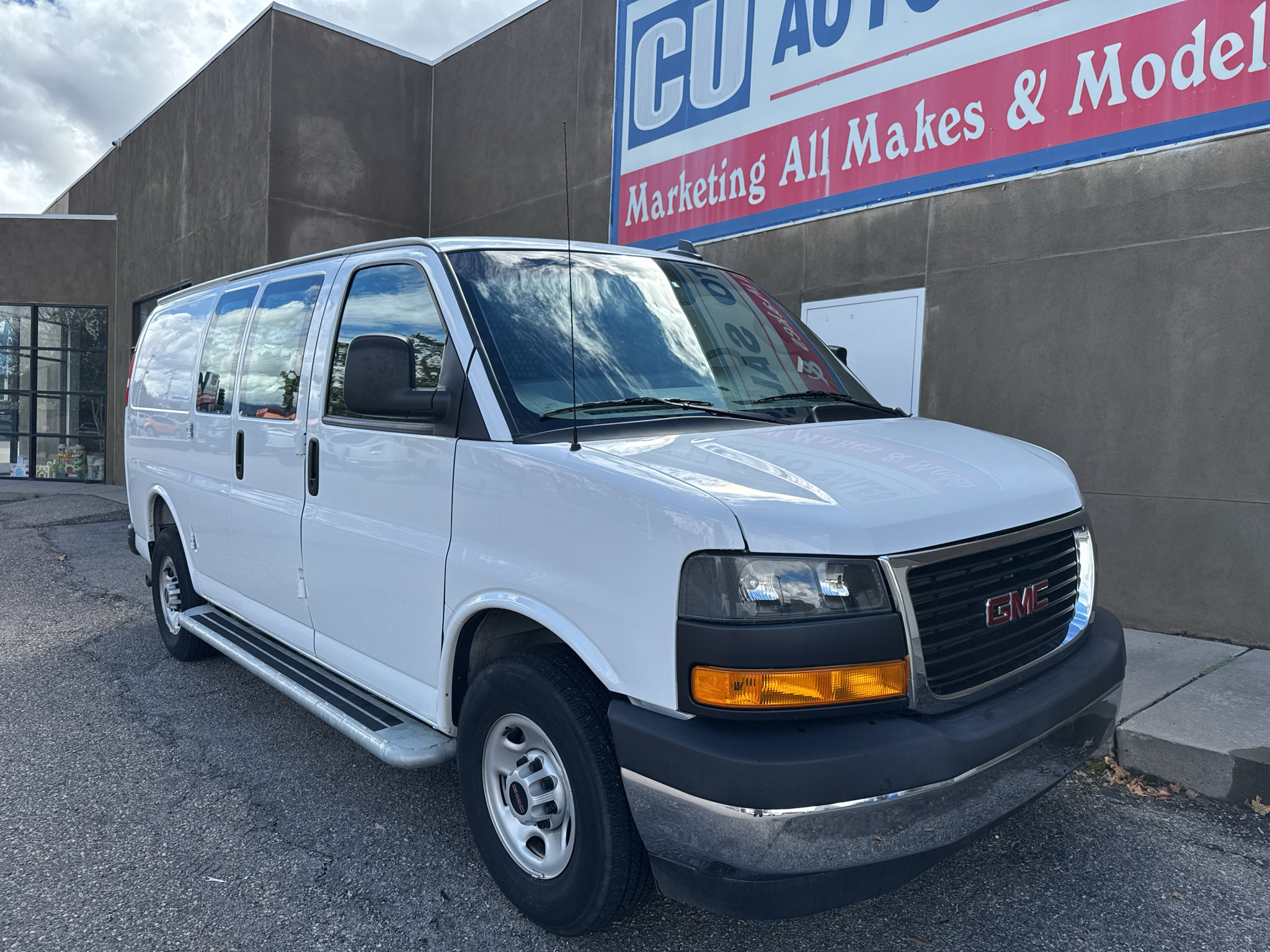 Used 2025 GMC Savana 2500 w/ Driver Convenience Package RWD image 3