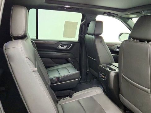 Used 2022 Chevrolet Suburban LT w/ LT Signature Plus Package AWD/4WD image 24