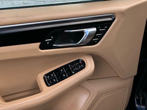 Used 2016 Porsche Macan S image 12