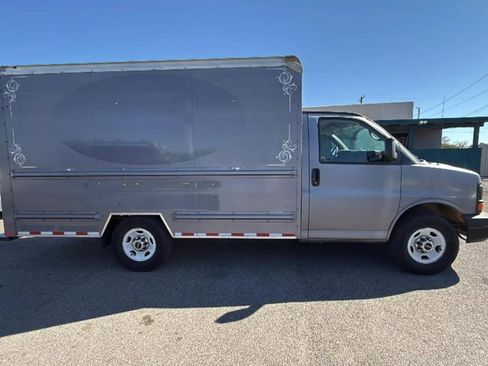 Used 2015 GMC Savana 3500 image 17