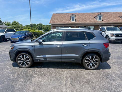 Used 2024 Volkswagen Taos SE FWD image 9