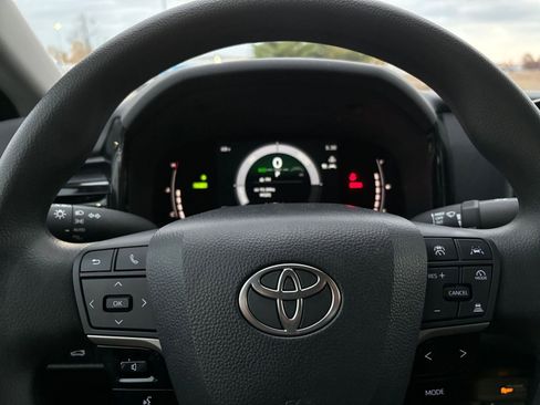 Used 2025 Toyota Camry LE image 27