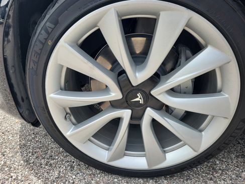 Used 2020 Tesla Model 3 Standard Range Plus RWD image 9
