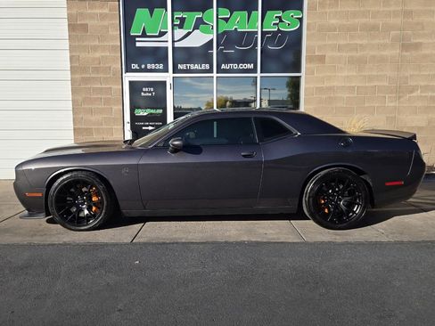 Used 2020 Dodge Challenger SRT Hellcat image 2