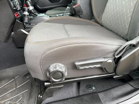 Used 2025 Jeep Gladiator Mojave w/ Convenience Group AWD/4WD image 13