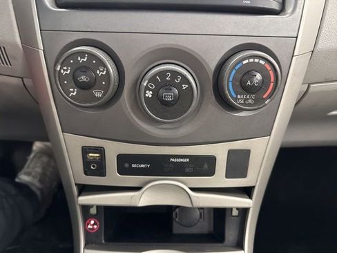 Used 2013 Toyota Corolla LE image 38