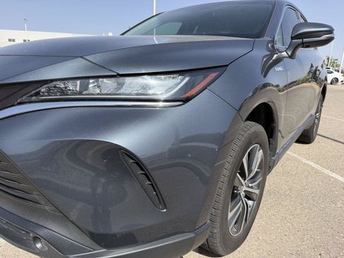 Used 2021 Toyota Venza LE w/ Carpet Mat Package (TMS) AWD/4WD image 10