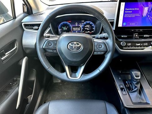 Used 2026 Toyota Corolla Cross XLE FWD image 21