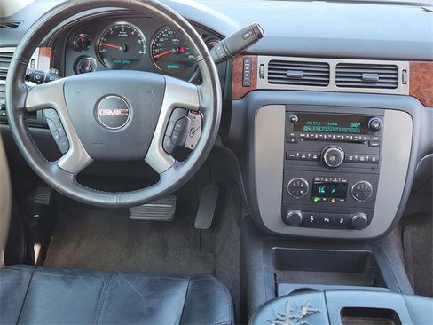 Used 2014 GMC Yukon SLT w/ Texas Edition image 27