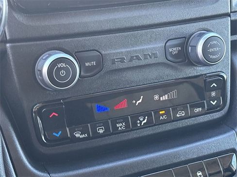 Used 2025 RAM ProMaster 2500 w/ Convenience Group image 25