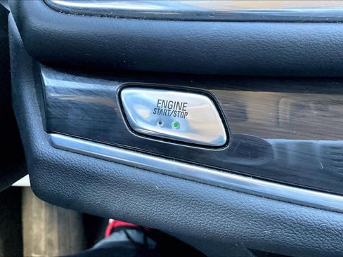 Used 2019 Buick Enclave Essence image 32