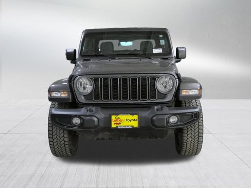 Used 2025 Jeep Gladiator Sport image 2