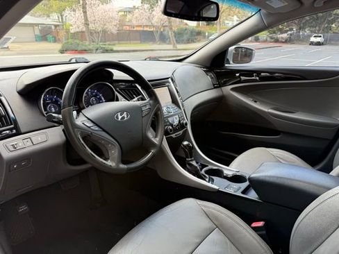 Used 2012 Hyundai Sonata Limited w/ Navigation Pkg image 9