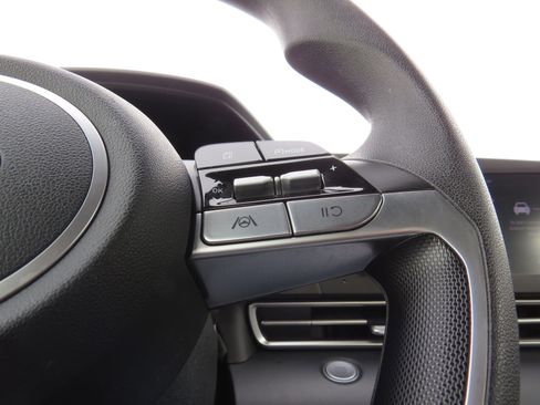 Used 2023 Hyundai Elantra SEL image 19