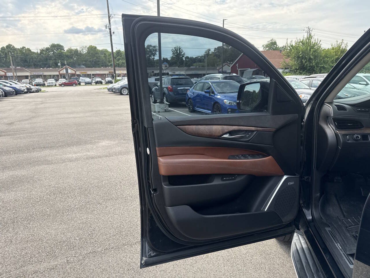 Used 2017 Cadillac Escalade ESV Luxury RWD image 13