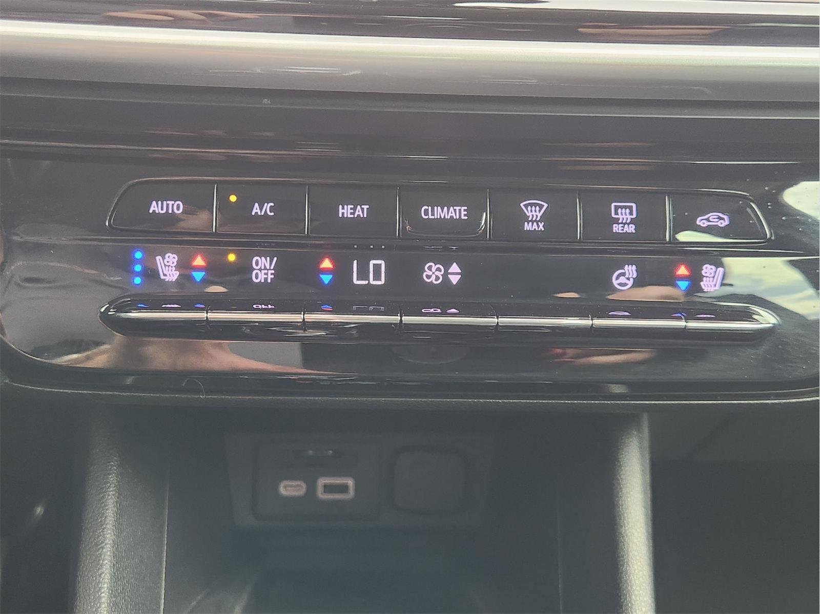 Used 2023 Chevrolet Bolt EUV Premier w/ Super Cruise Package FWD image 19