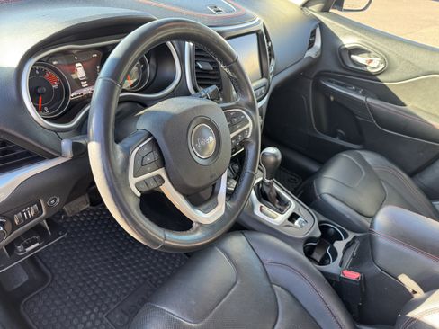 Used 2016 Jeep Cherokee Trailhawk w/ Comfort/Convenience Group image 13