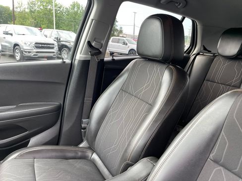 Used 2021 Chevrolet Trax LT w/ LT Convenience Package FWD image 16