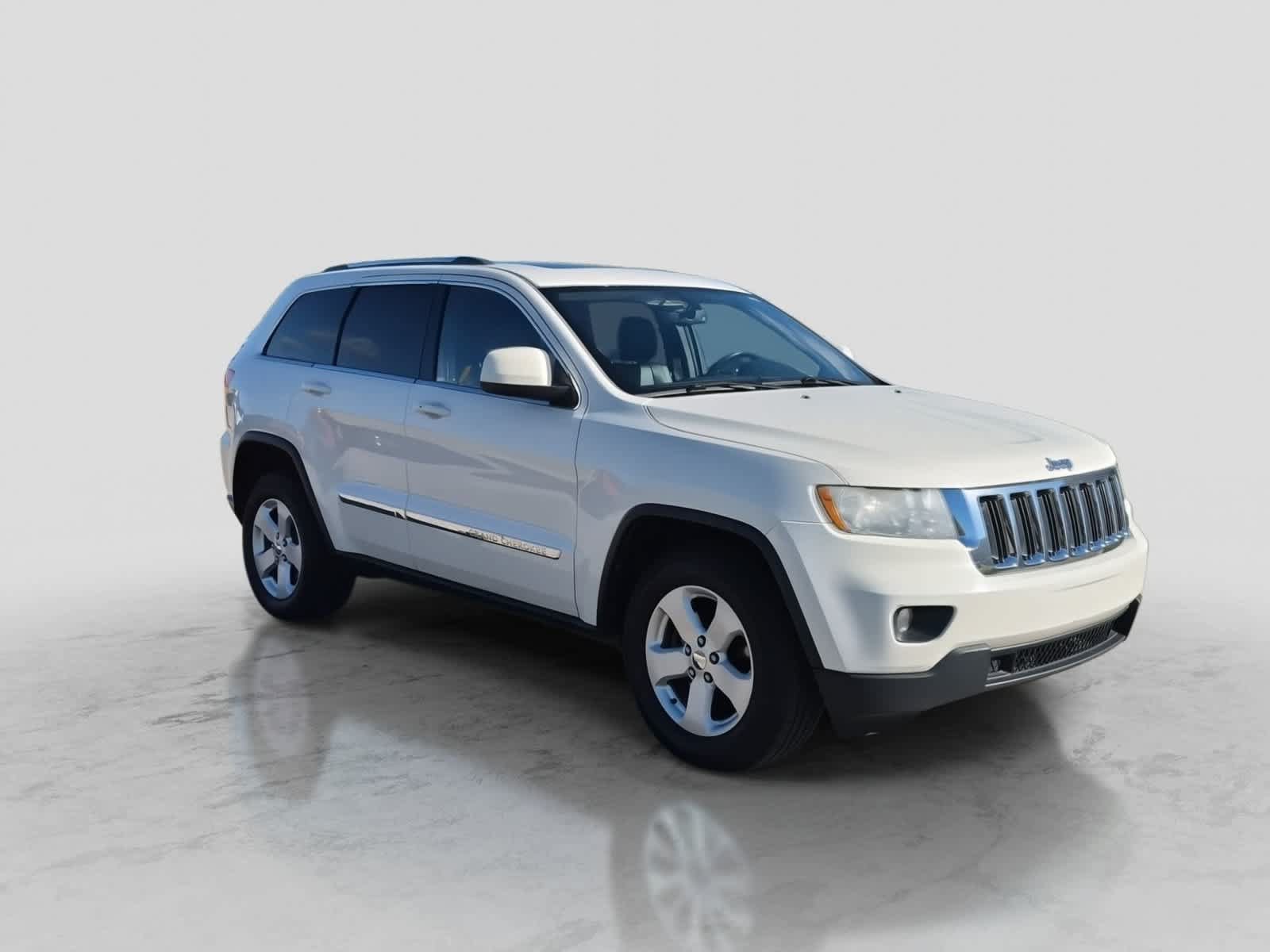 Used 2012 Jeep Grand Cherokee Laredo AWD/4WD image 2