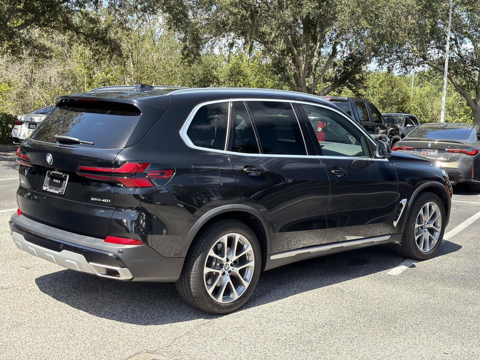 Used 2025 BMW X5 xDrive40i w/ Premium Package AWD/4WD image 4
