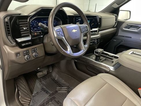 Used 2022 Chevrolet Silverado 1500 LTZ w/ LTZ Premium Package AWD/4WD image 4
