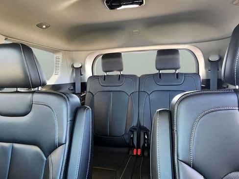 Used 2022 Jeep Grand Cherokee L Limited w/ Luxury Tech Group II image 20