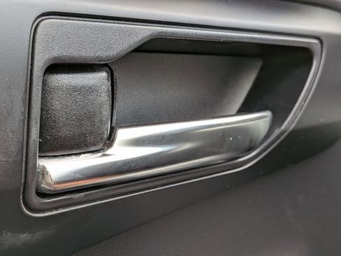 Used 2020 Toyota Highlander XLE image 4