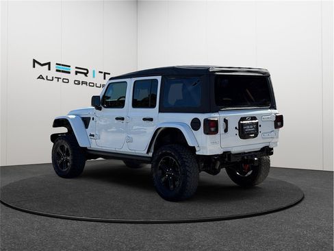 Used 2021 Jeep Wrangler Unlimited Sahara w/ Altitude AWD/4WD image 7