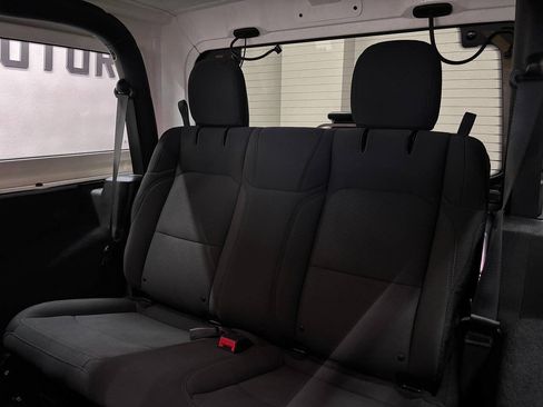 Used 2018 Jeep Wrangler Sport AWD/4WD image 16