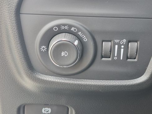 Used 2024 Jeep Grand Cherokee Overland w/ Adv Protech Group III AWD/4WD image 18