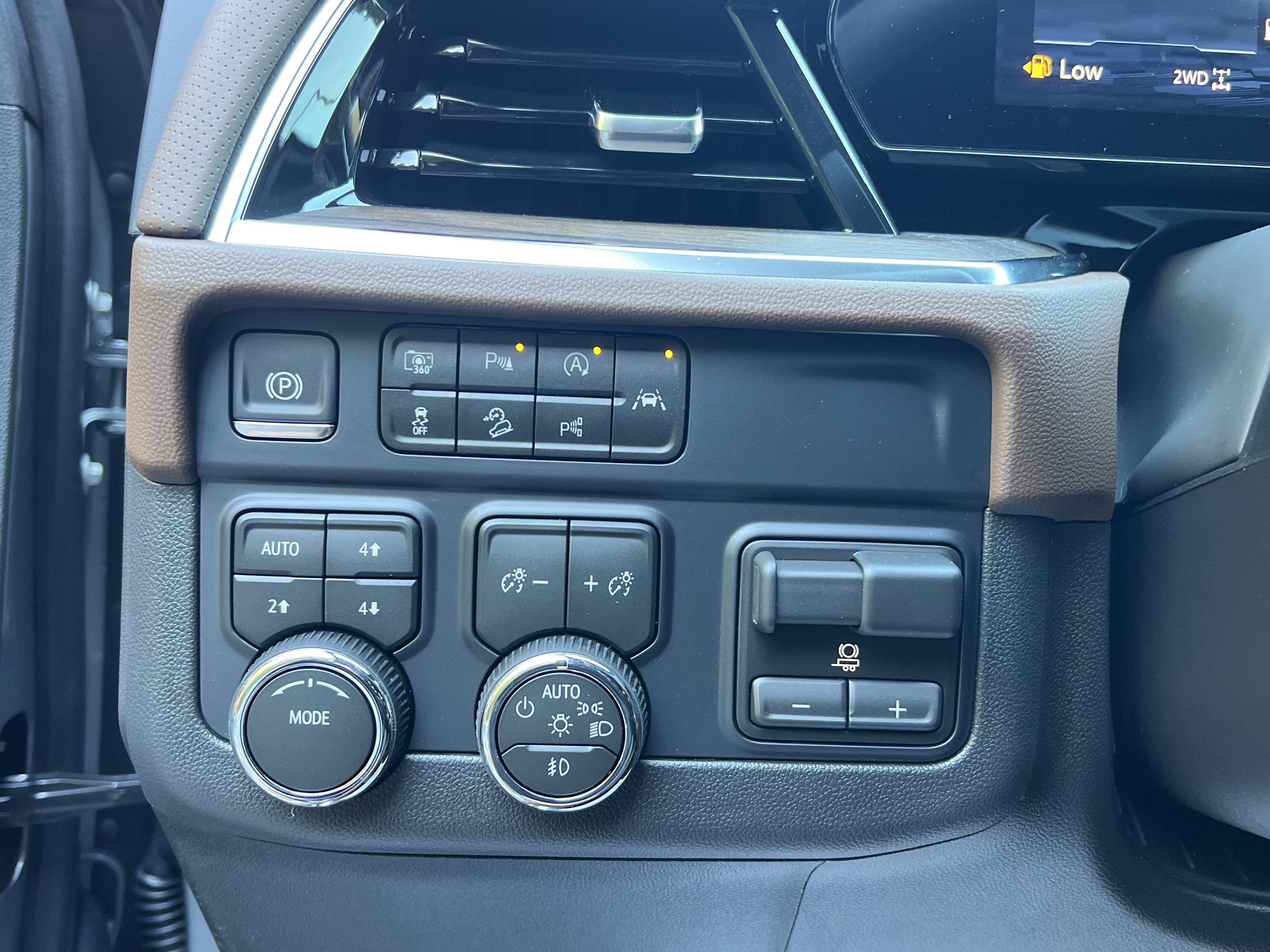 New 2026 Chevrolet Tahoe High Country w/ Sun And Tow Package AWD/4WD image 18