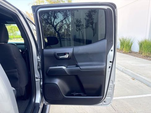 Used 2021 Toyota Tacoma TRD Off-Road w/ Technology Package RWD image 13