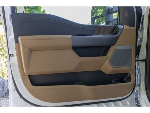 New 2025 Ford F250 Lariat w/ Chrome Package image 19