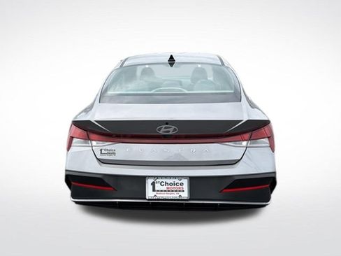 Used 2024 Hyundai Elantra SEL FWD image 5