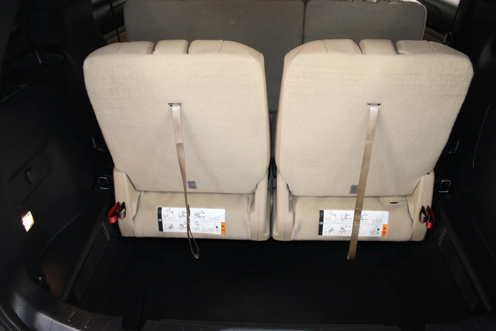Used 2017 Ford Explorer XLT w/ Equipment Group 202A FWD image 30