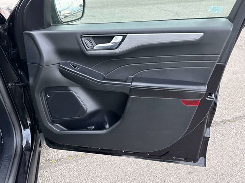 Used 2025 Ford Escape Platinum image 19