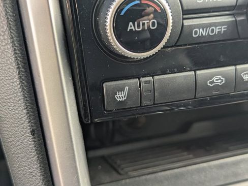 Used 2022 Subaru Ascent Limited w/ Technology Package image 16